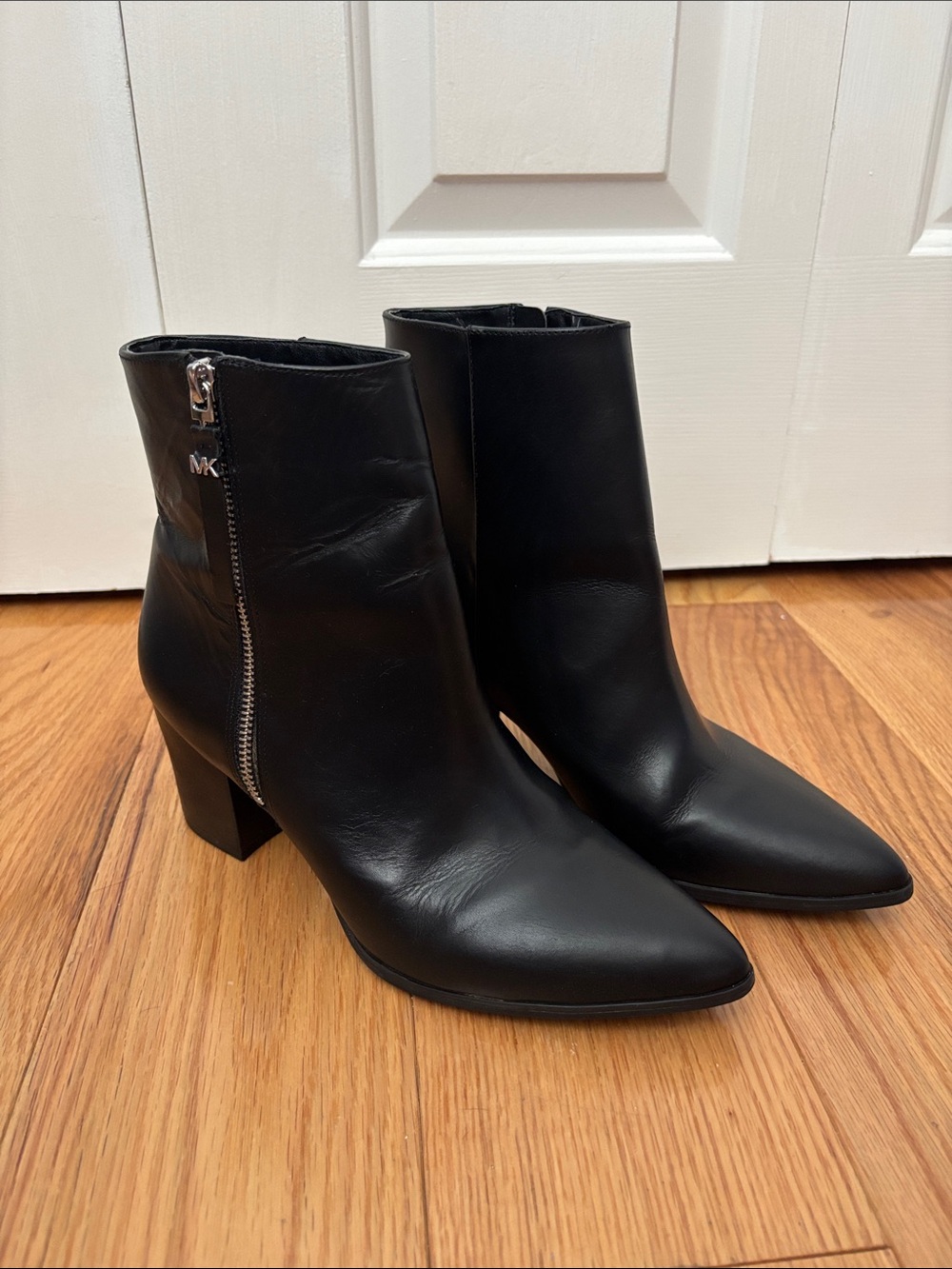 Micheal Kors Black Leather Zip Up Ankle Boots  size 9